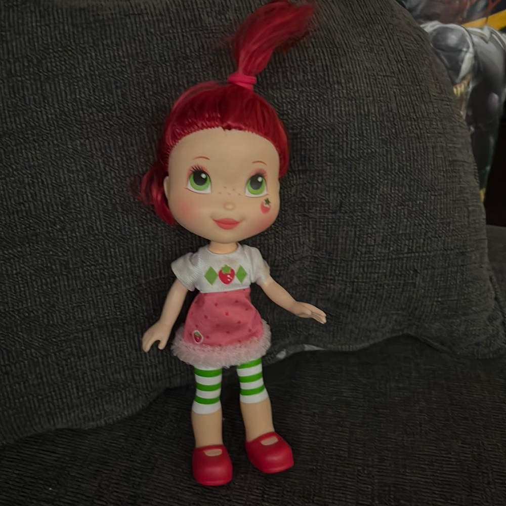 2008 Strawberry Shortcake Doll 11" - 12" Tall Green Eyes Striped Pants